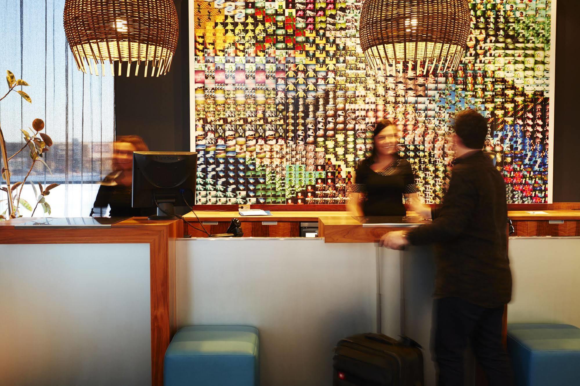 Hotel Alt Quartier Dix30 Brossard Esterno foto