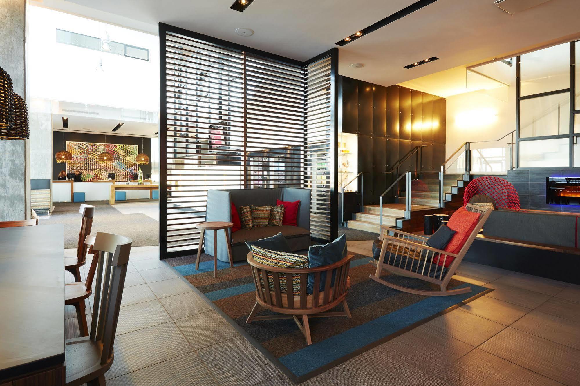 Hotel Alt Quartier Dix30 Brossard Esterno foto