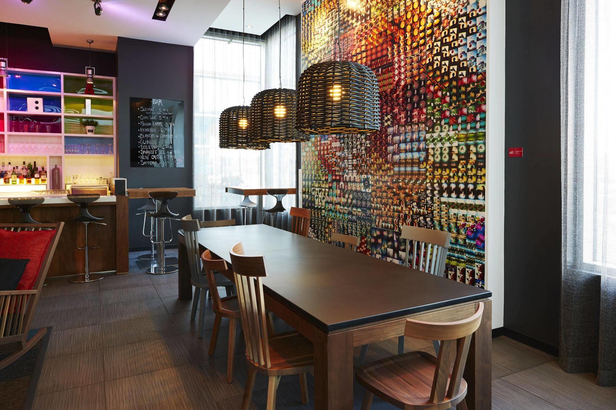 Hotel Alt Quartier Dix30 Brossard Esterno foto