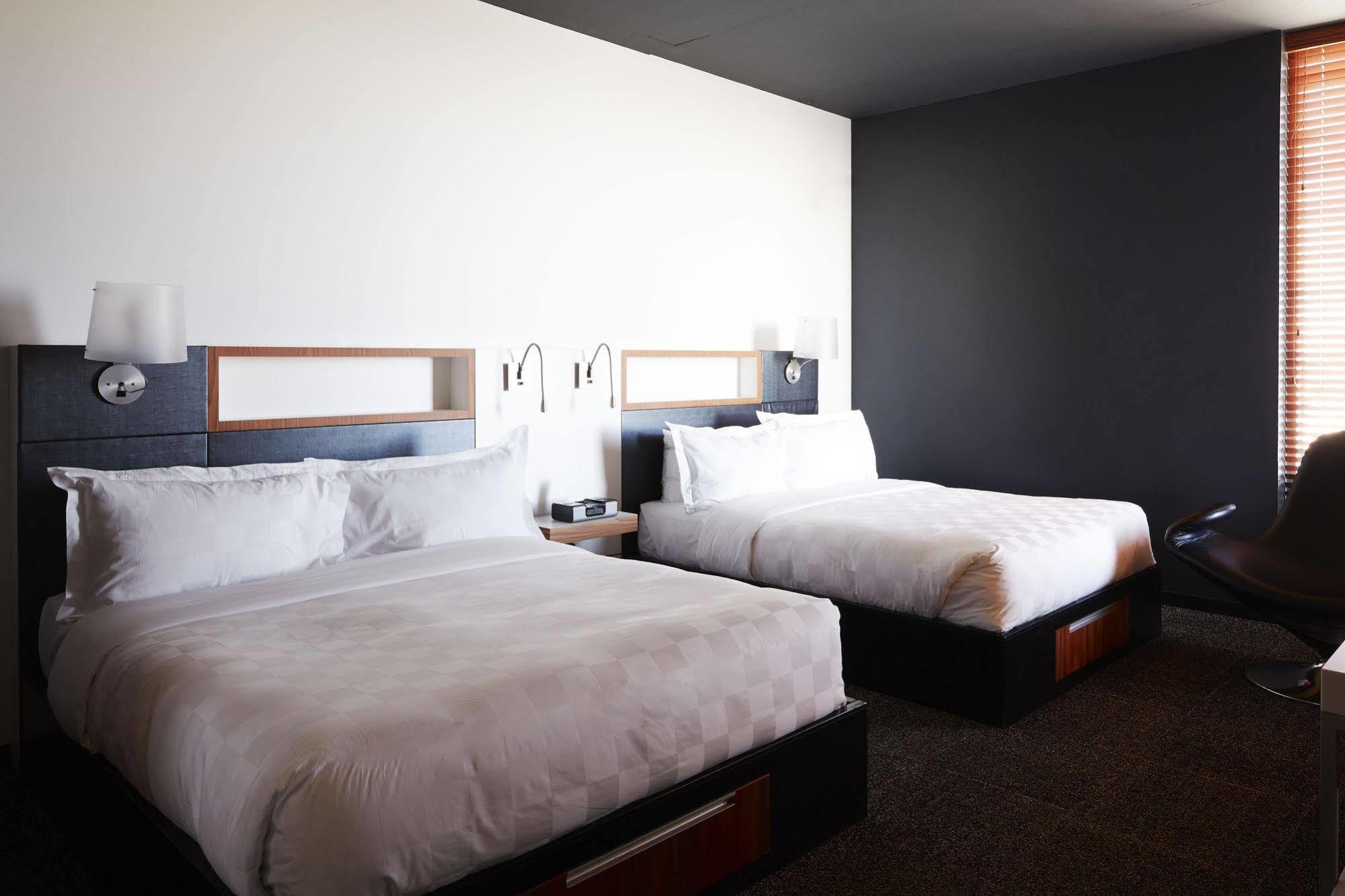Hotel Alt Quartier Dix30 Brossard Esterno foto