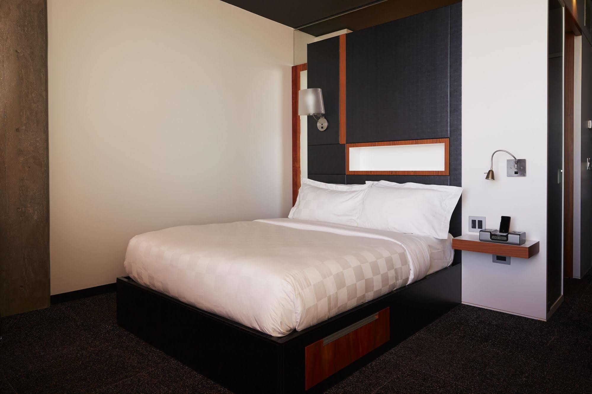 Hotel Alt Quartier Dix30 Brossard Esterno foto