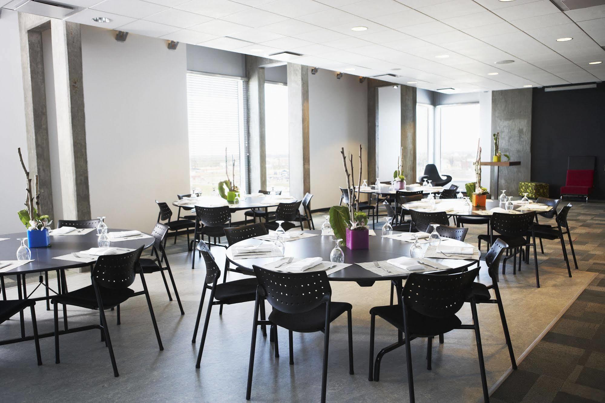Hotel Alt Quartier Dix30 Brossard Esterno foto