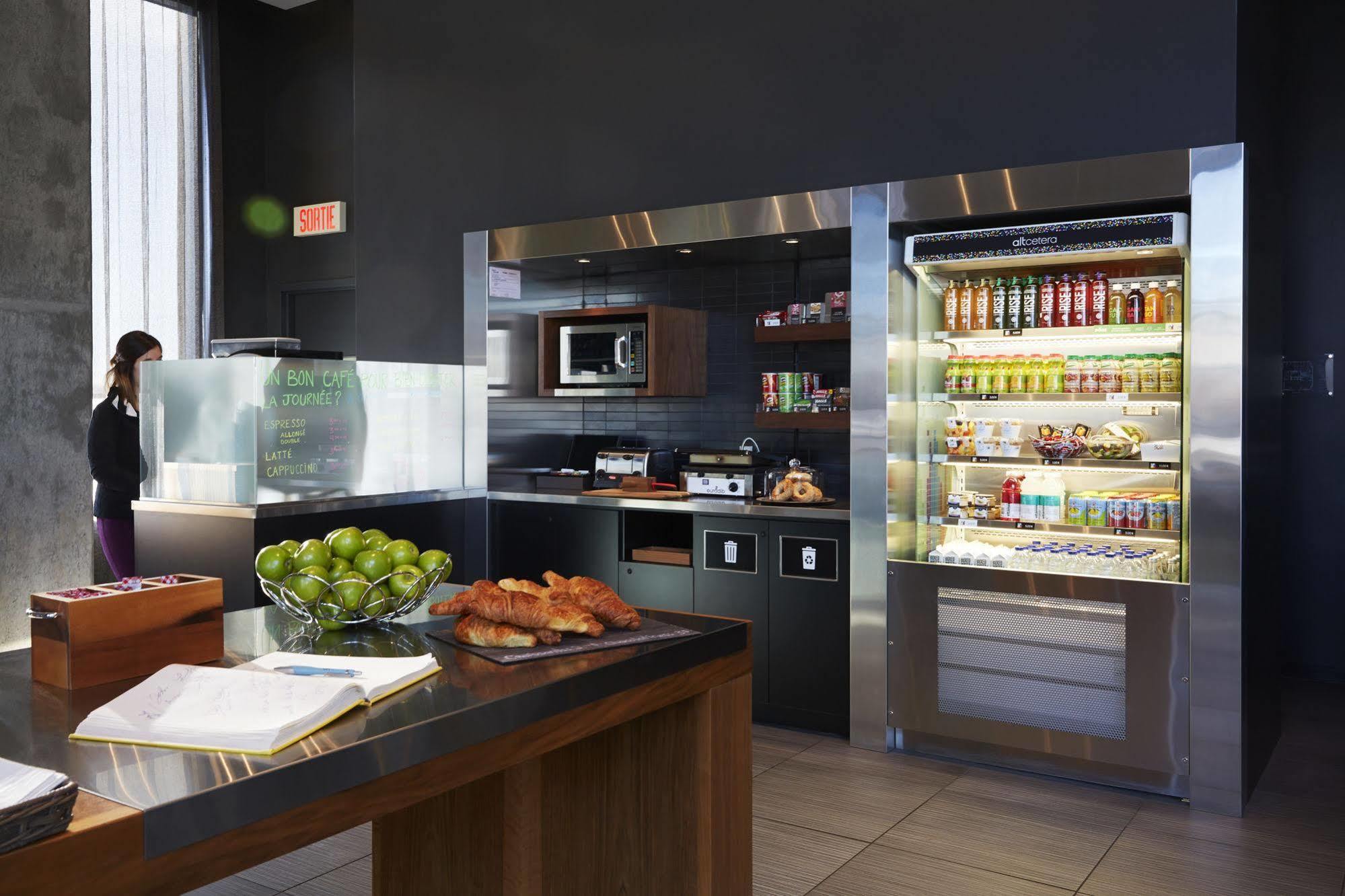 Hotel Alt Quartier Dix30 Brossard Esterno foto